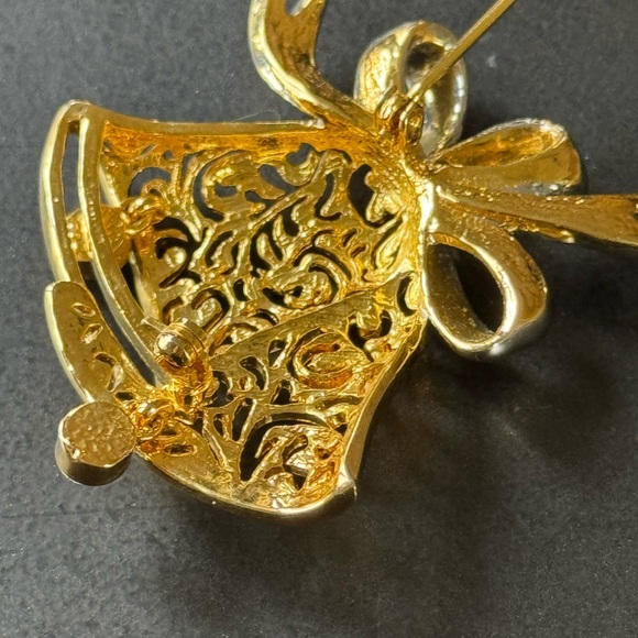 Holiday Brooch - Picture 5 of 6